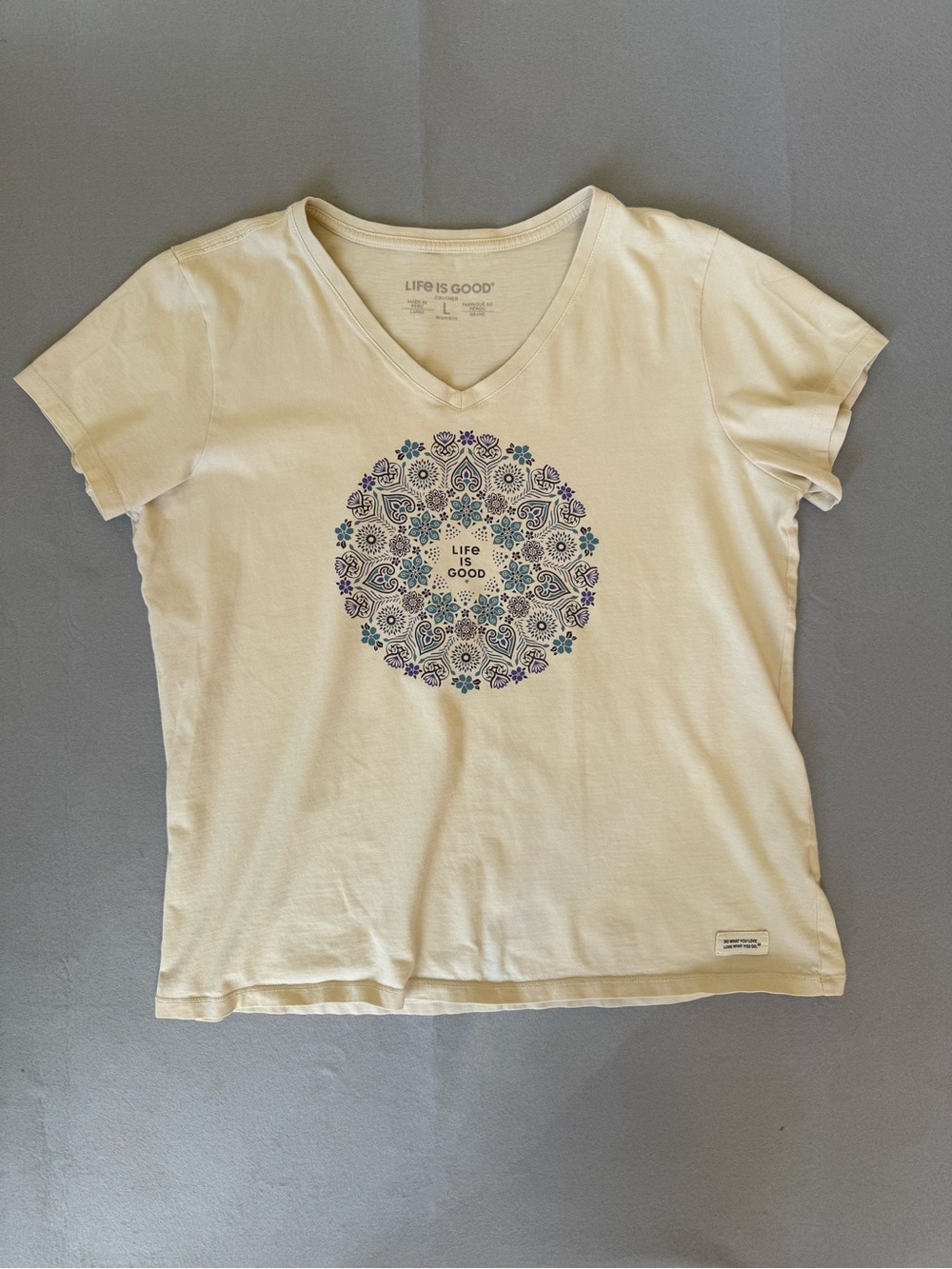Life Is Good Wildflower Primal Mandala Women’s V-Neck Crusher Tee - Size L